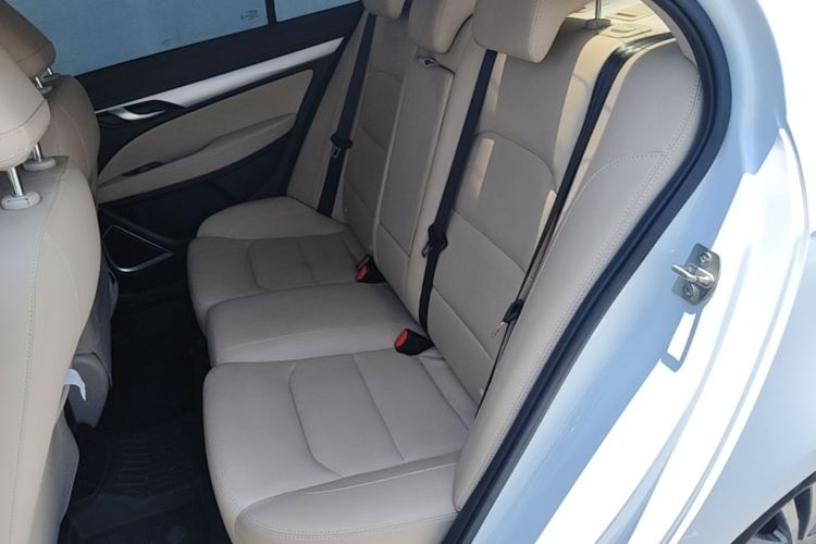 GEELY Emgrand 2019 #13 GEELY Emgrand 2019 car image #13