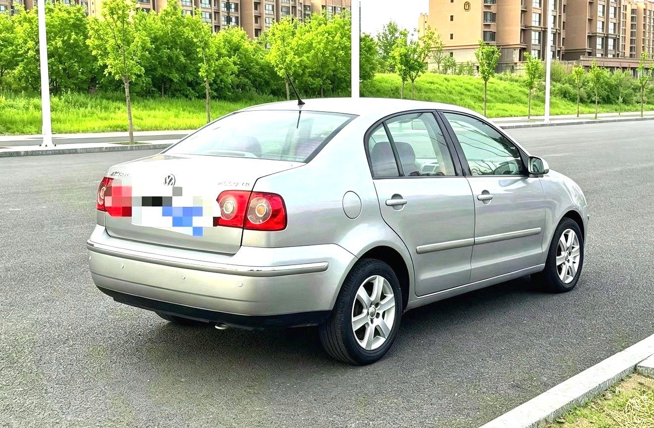 Volkswagen Polo 2010 car image #9