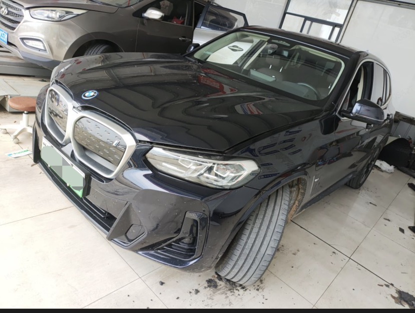 BMW iX3 2024 BMW iX3 2024 car image