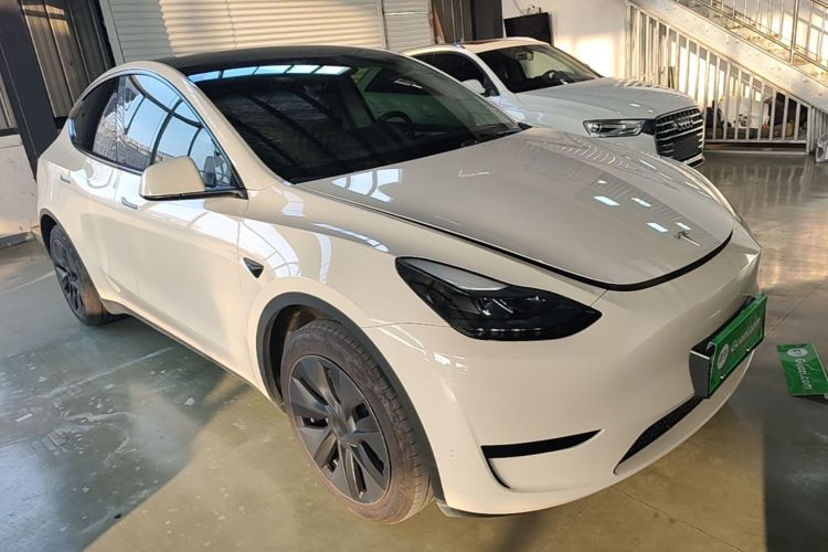 Tesla Model Y 2024 #4 Tesla Model Y 2024 car image #4