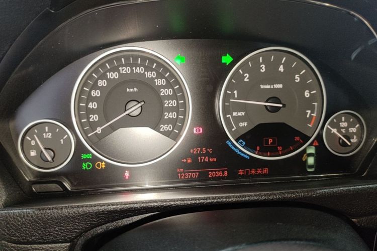 BMW 3 Series 2018 car image #12