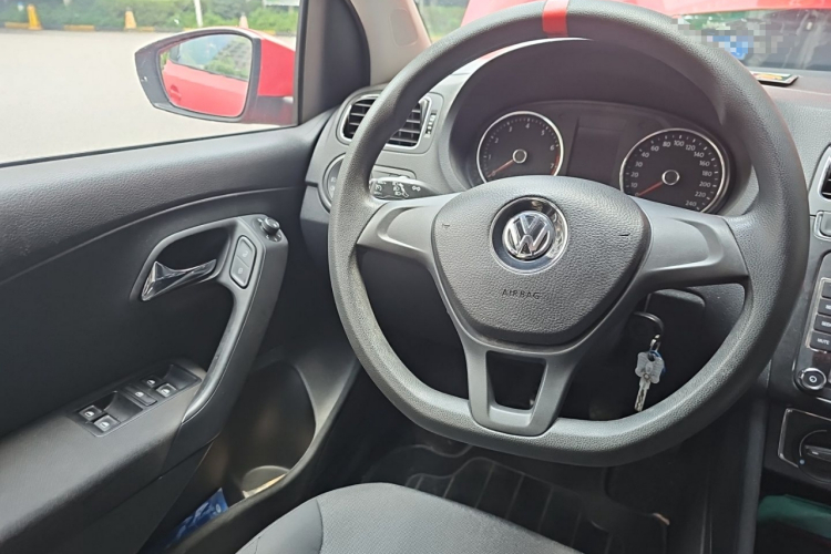Volkswagen Polo 2014 #11 Volkswagen Polo 2014 car image #11
