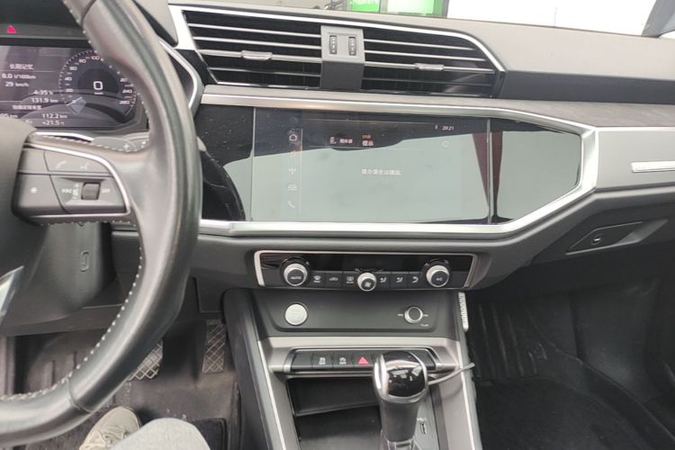 Audi Q3 2020 car image #10