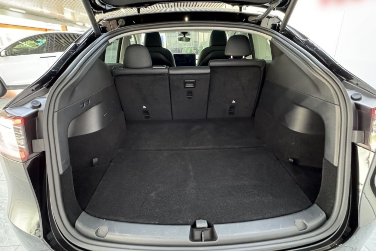 Tesla Model Y 2023 car image #19