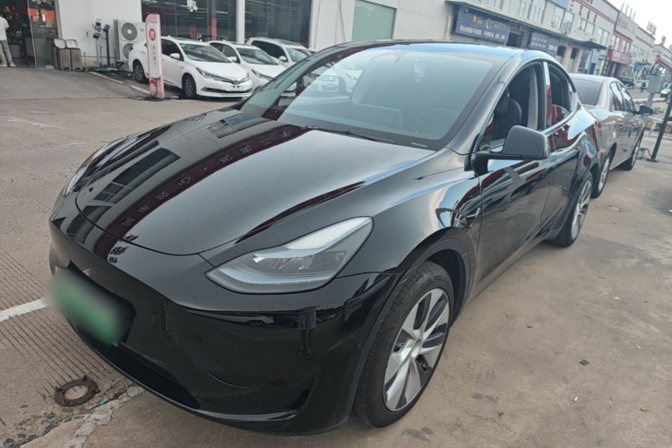 Tesla Model Y 2023 car image #2
