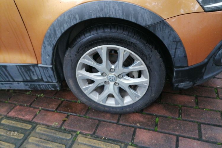 Volkswagen Polo 2015 car image #9