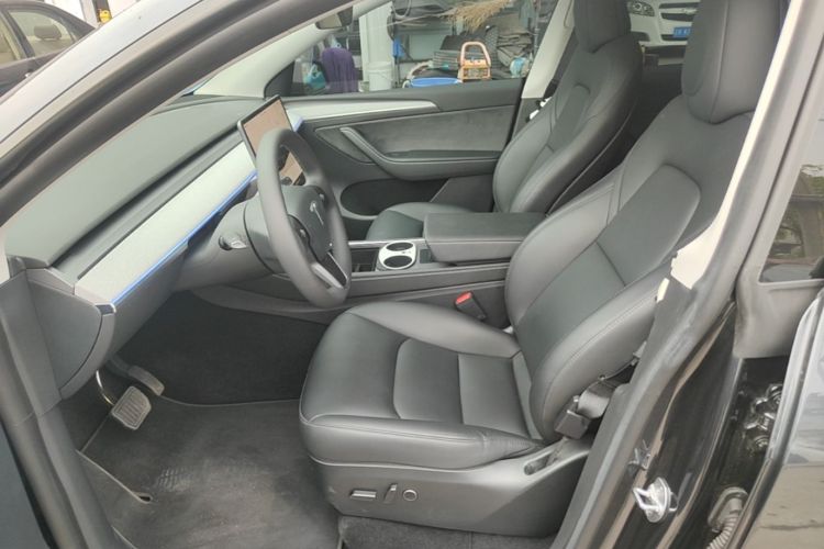 Tesla Model Y 2024 car image #15