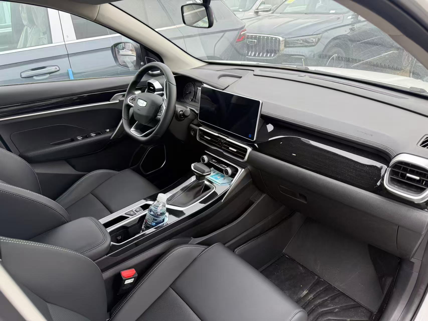 GEELY Coolray 2025 immagine di auto #4