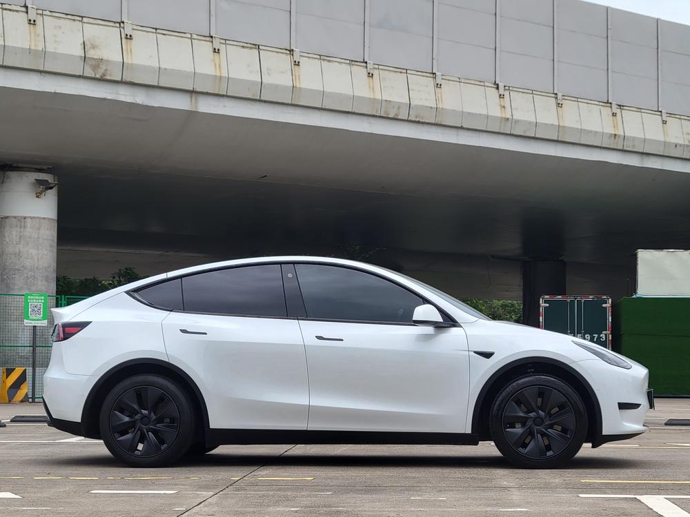 Tesla Model Y 2023 #8 Tesla Model Y 2023 car image #8
