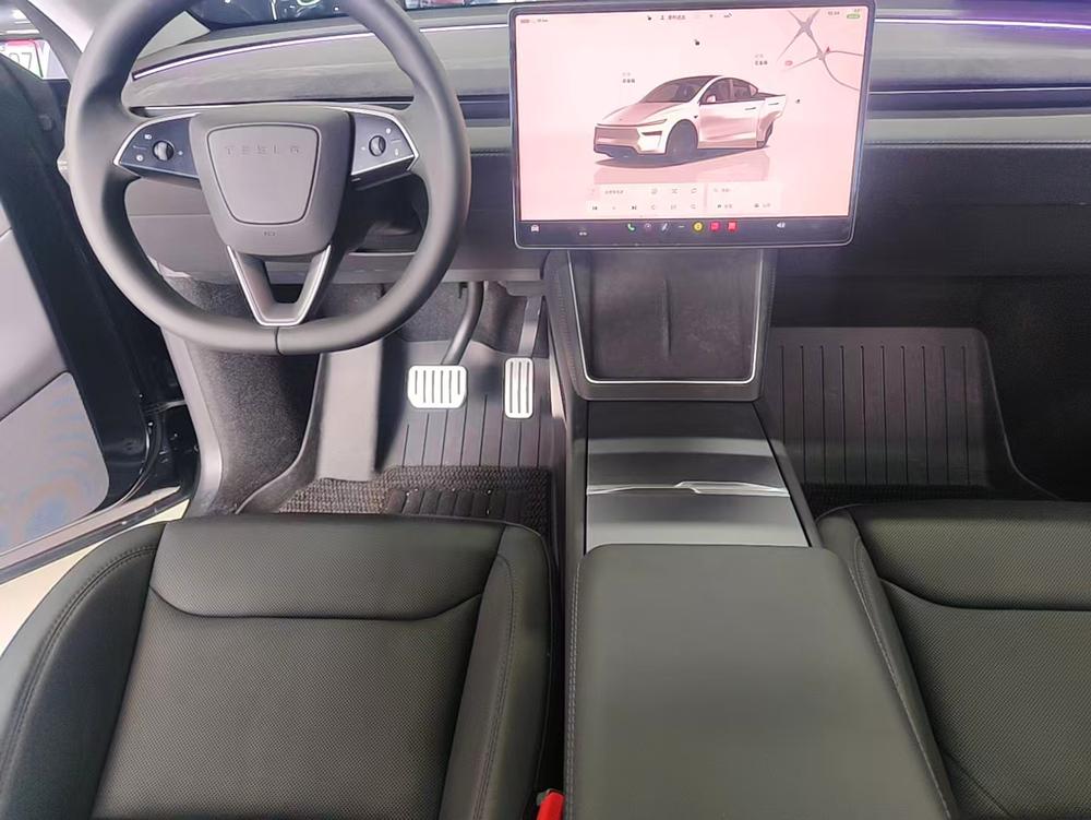 Tesla Model Y 2025 #5 Tesla Model Y 2025 car image #5
