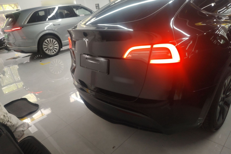 Tesla Model Y 2023 #4 Tesla Model Y 2023 car image #4