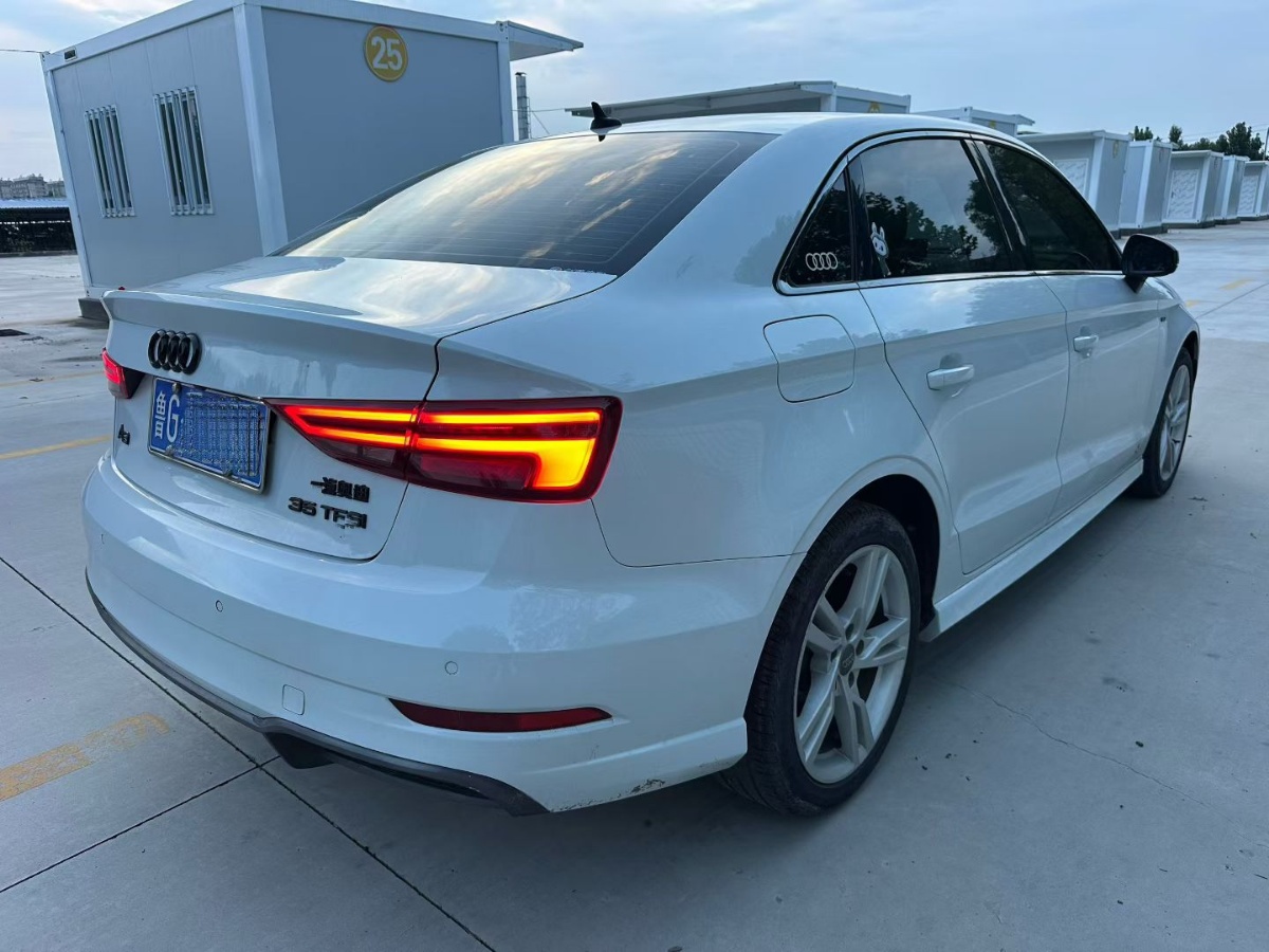 Audi A3 2019 immagine di auto #4
