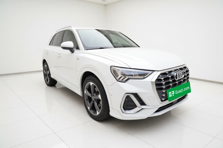 Audi Q3 2022 car image #4
