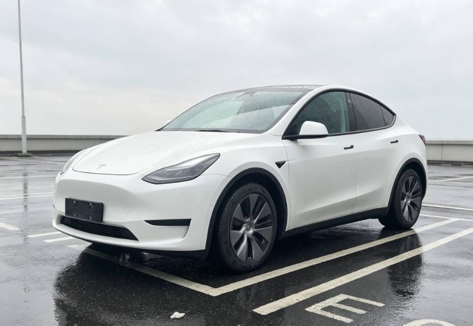 Tesla Model Y 2022 Tesla Model Y 2022 car image