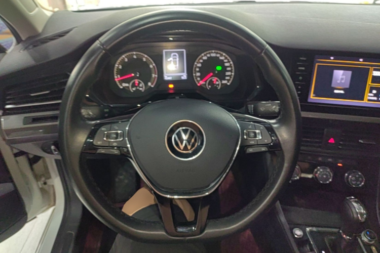 Volkswagen Bora 2021 car image #11