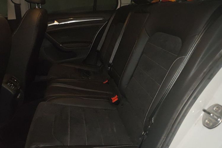 Volkswagen Golf 2020 car image #10