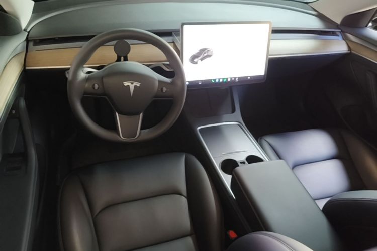 Tesla Model 3 2021 car image #10