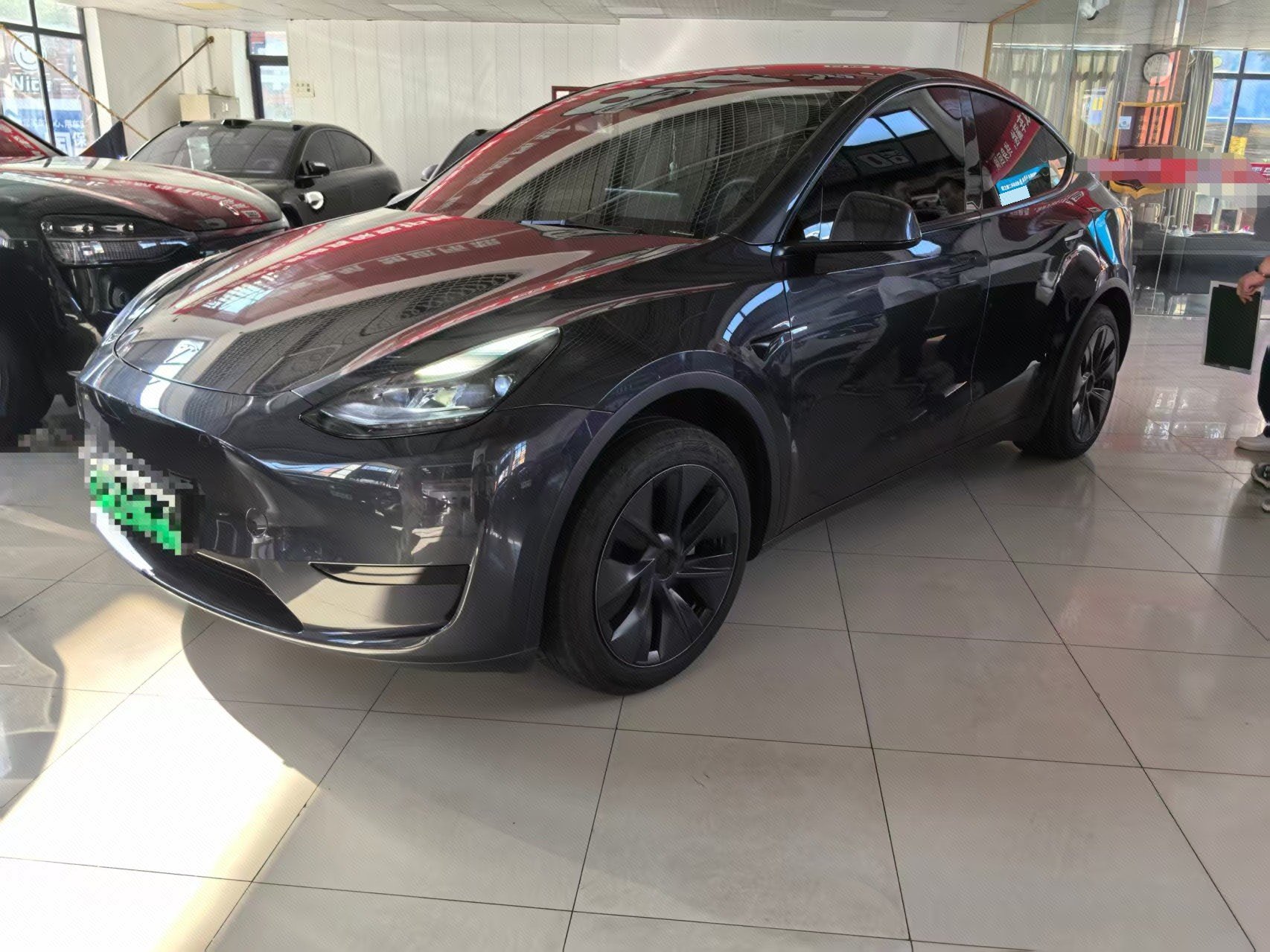 Tesla Model Y 2024 immagine di auto 