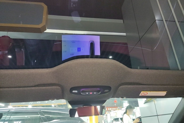 MI SU7 2024 immagine di auto #18