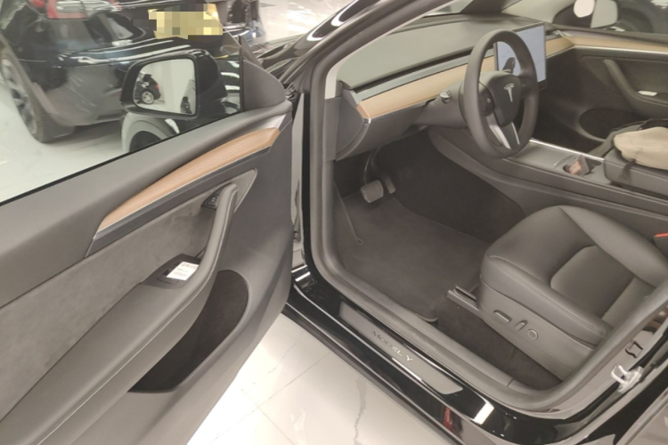 Tesla Model Y 2021 #16 Tesla Model Y 2021 car image #16