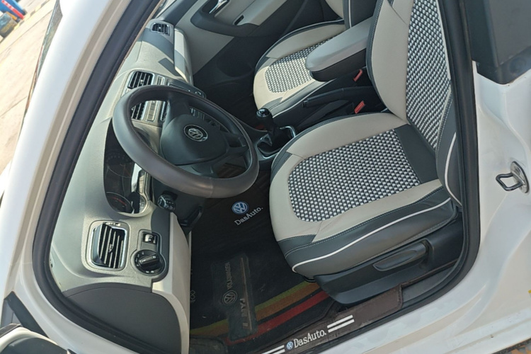 Volkswagen Polo 2016 car image #15