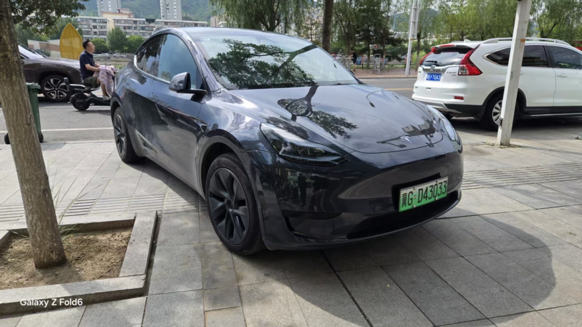 Tesla Model Y 2024 #2 Tesla Model Y 2024 car image #2