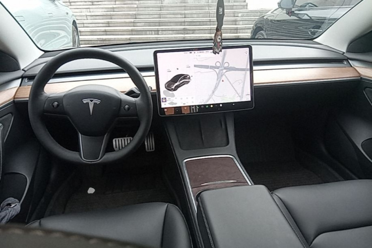 Tesla Model 3 2021 car image #11