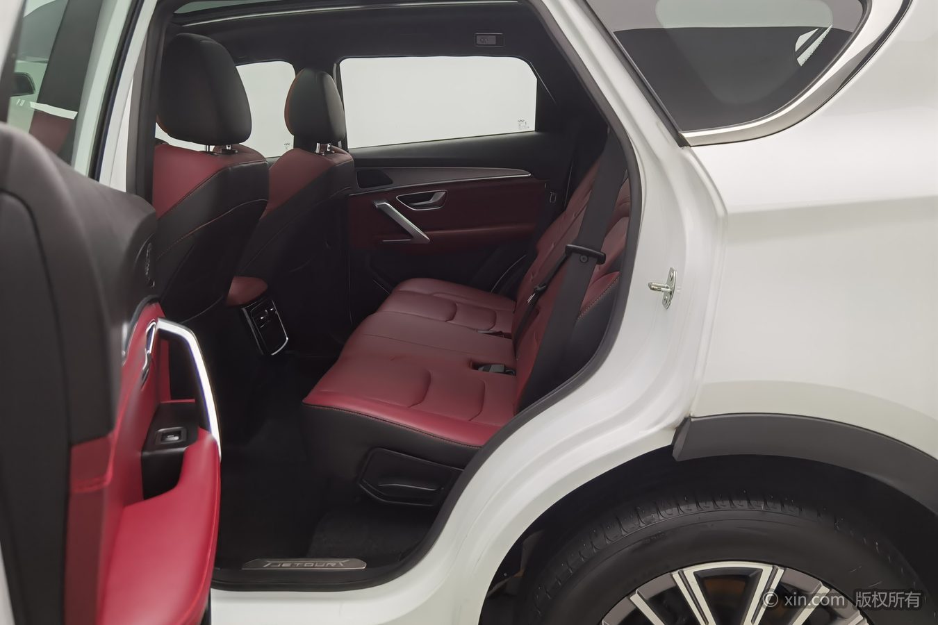 Jetour X70 PLUS 2024 car image #16