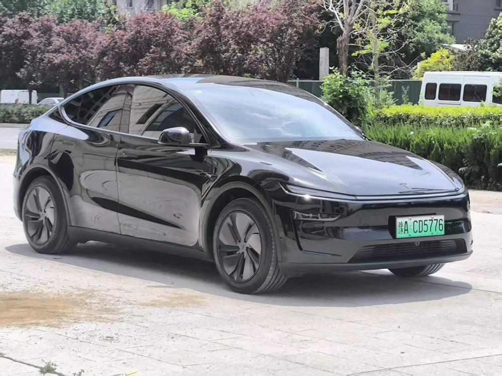 Tesla Model Y 2026 car image #3
