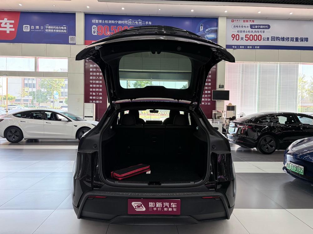 Tesla Model Y 2026 car image #14