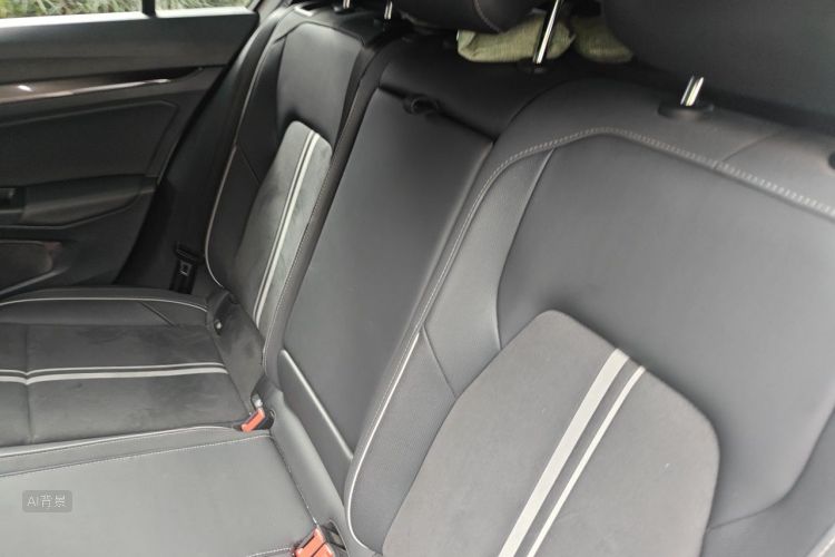 Volkswagen Golf 2021 car image #19