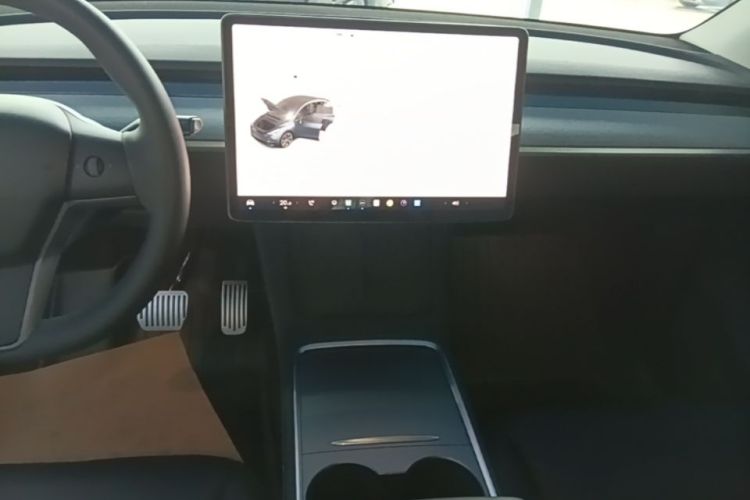 Tesla Model Y 2024 car image #13