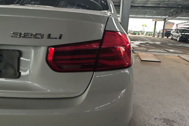 BMW 3 Series 2018 #8 BMW 3 Series 2018 car image #8