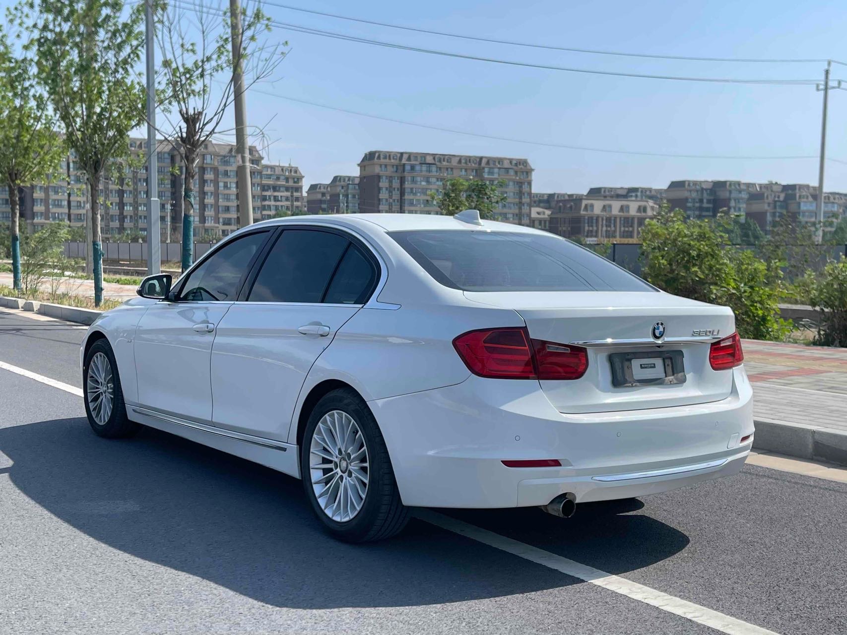 BMW 3 Series 2012 car image #9