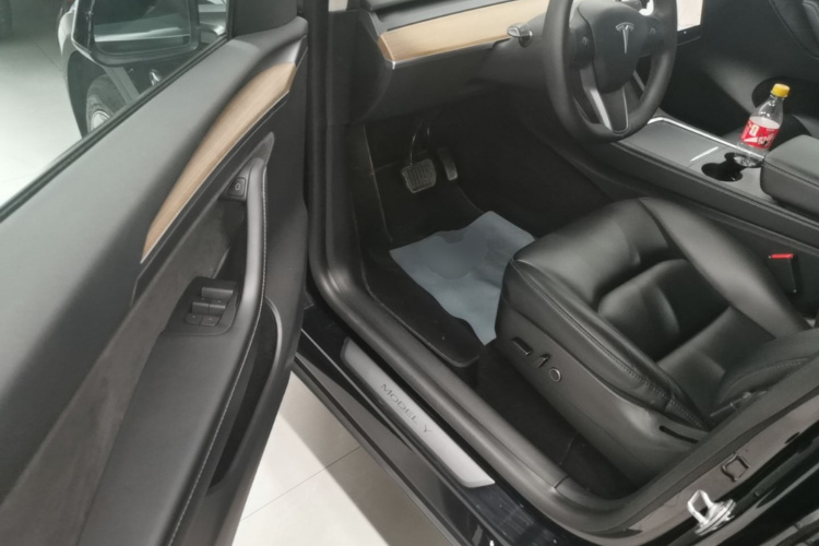 Tesla Model Y 2021 #16 Tesla Model Y 2021 car image #16