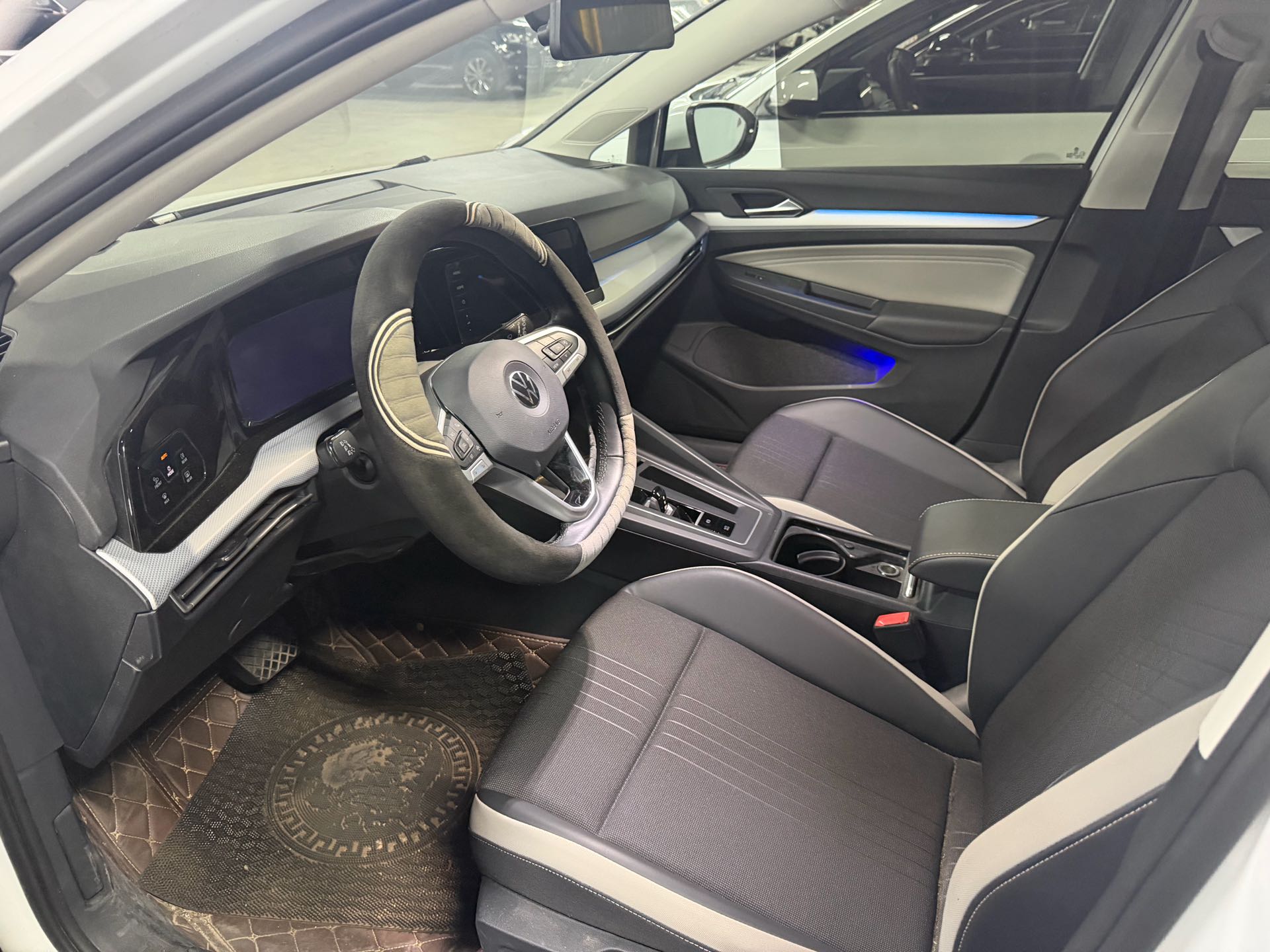 Volkswagen Golf 2021 car image #3