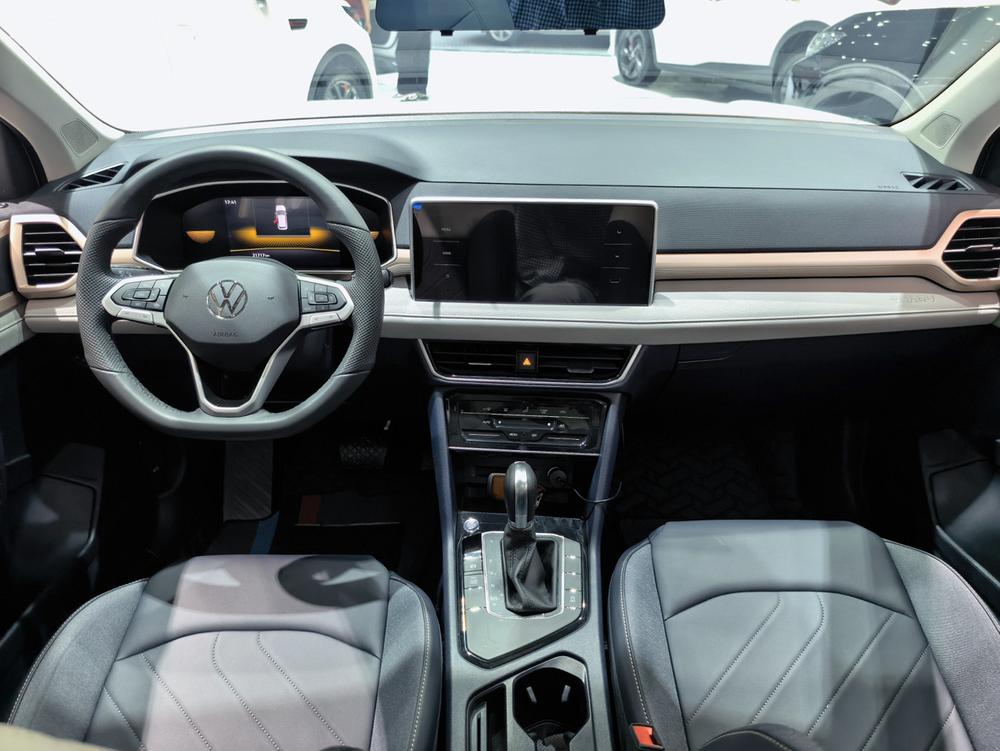 Volkswagen Tharu 2025 immagine di auto #7