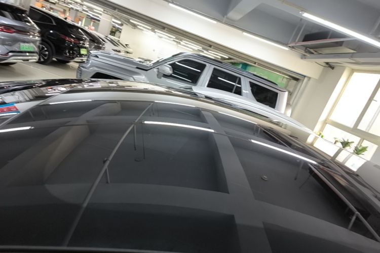Tesla Model Y 2025 imagen de coche #25