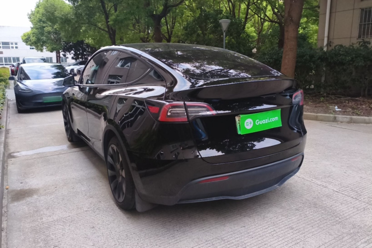 Tesla Model Y 2023 car image #7