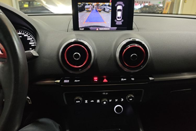 Audi A3 2018 car image #17