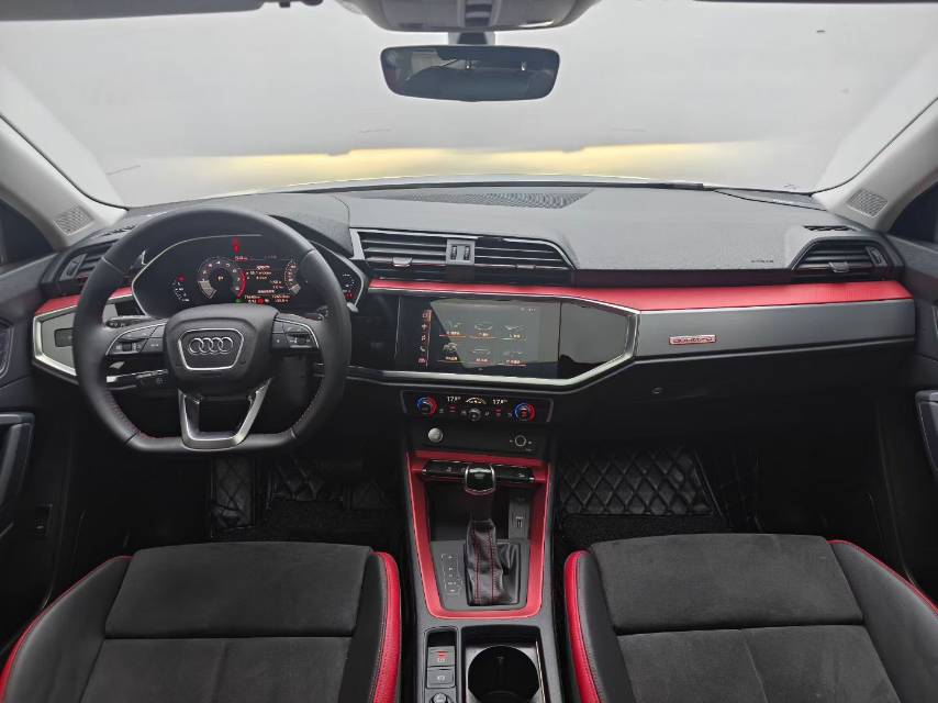 Audi Q3 2019 car image #7