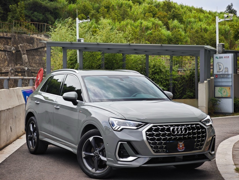 Audi Q3 2024 car image #3