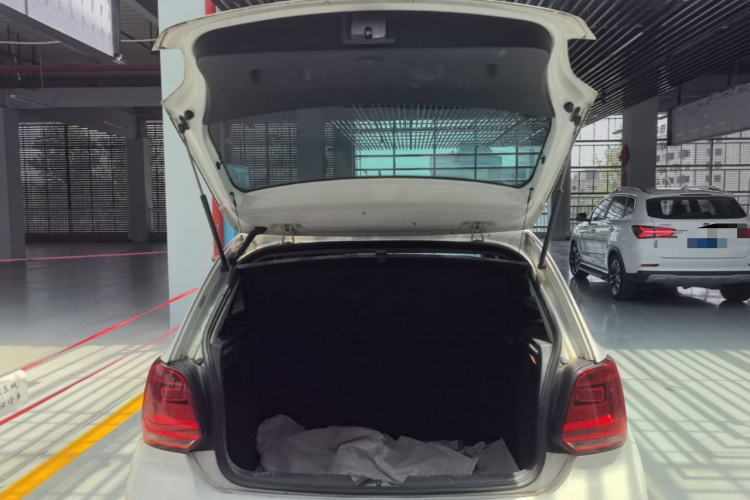 Volkswagen Polo 2019 car image #19