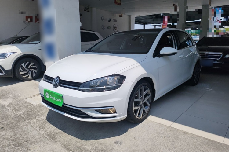 Volkswagen Golf 2020 car image #2