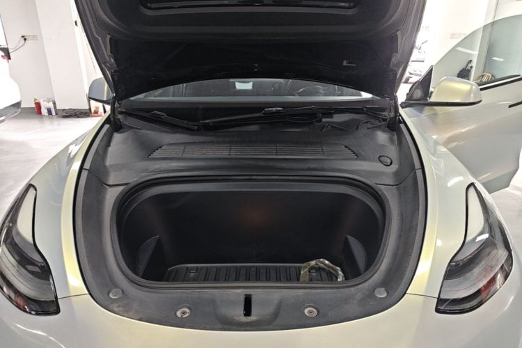 Tesla Model Y 2022 car image #20