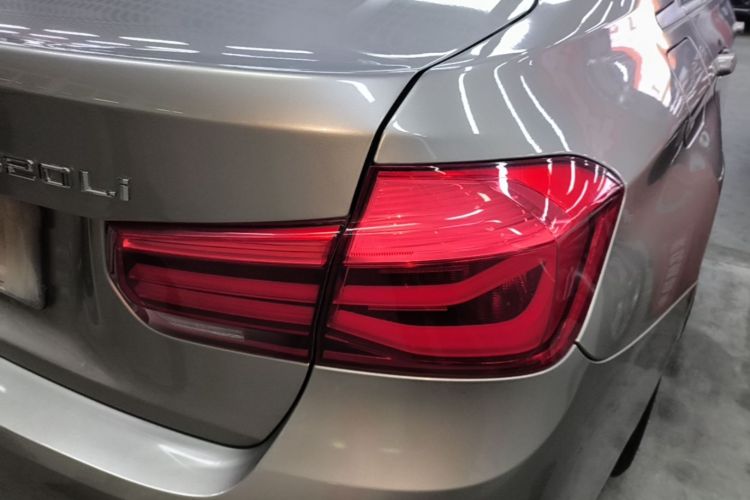 BMW 3 Series 2018 car image #8