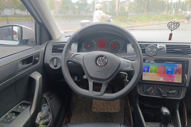 Volkswagen Santana 2017 car image #12