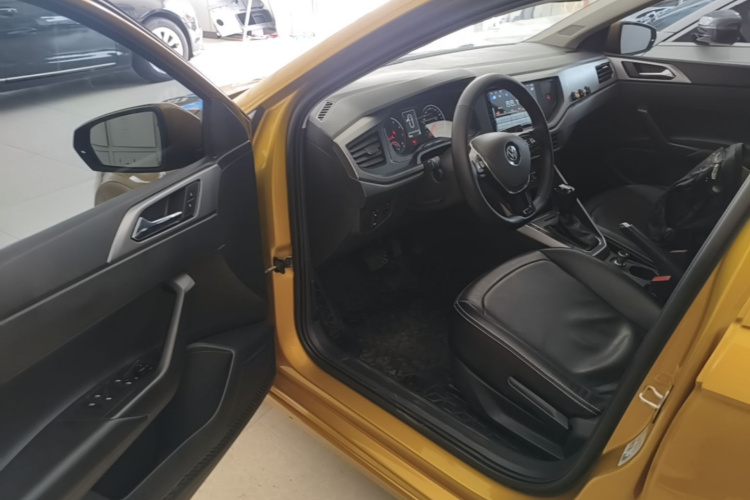 Volkswagen Polo 2019 car image #16