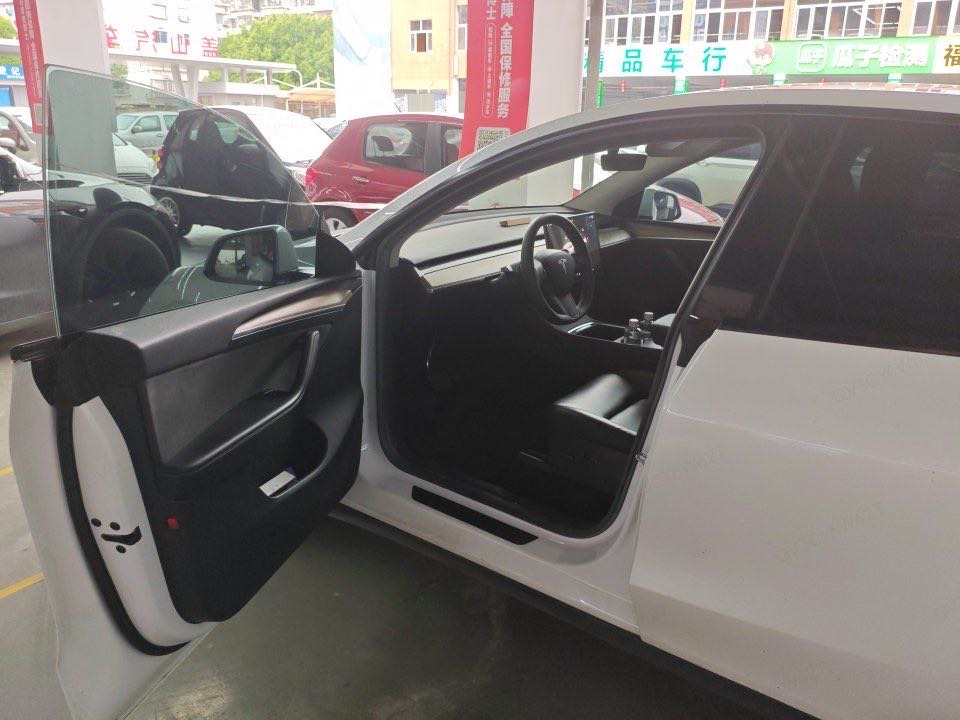 Tesla Model Y 2022 car image #2