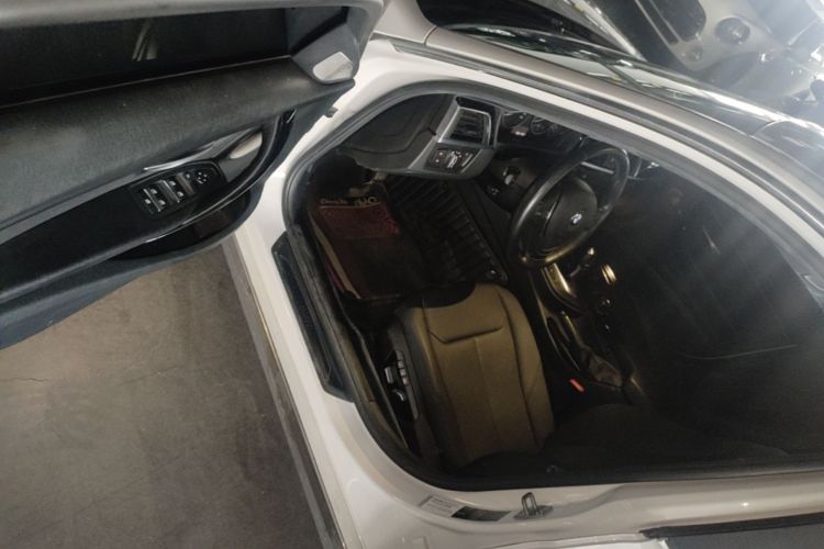 BMW 3 Series 2017 imagen de coche #16